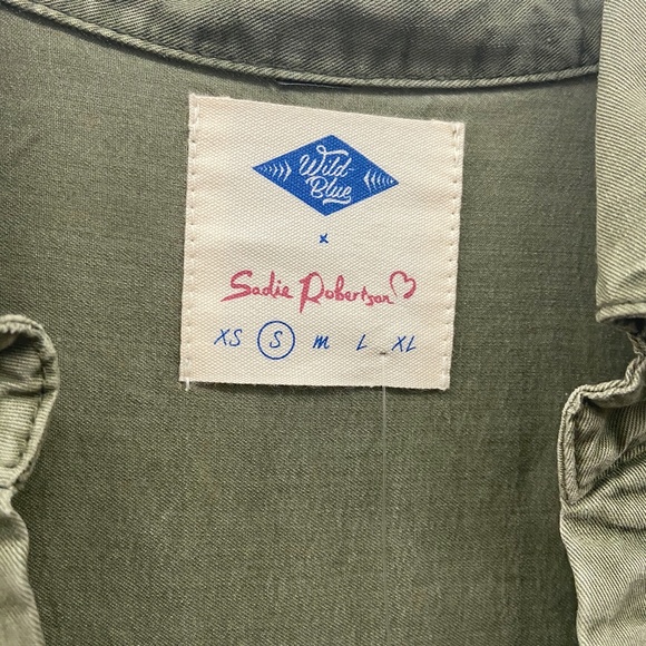 Top With Tie Strings - Picture 4 of 4